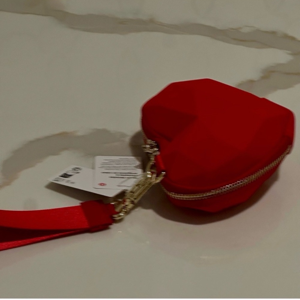 NWT! Lululemon Heart Wristlet Oxford Red - Picture 14 of 15